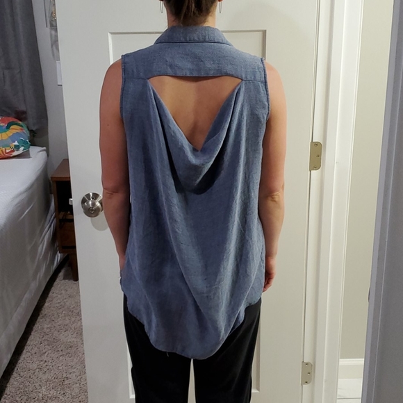CAbi Tops - CAbi open back sleeveless shirt